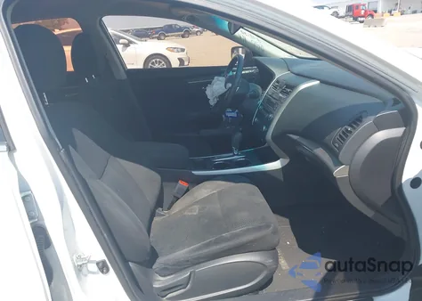 2015 Nissan Altima 2.5/S/Sv/Sl z USA, uszkodzony, nr VIN 1N4AL3AP4FN334607